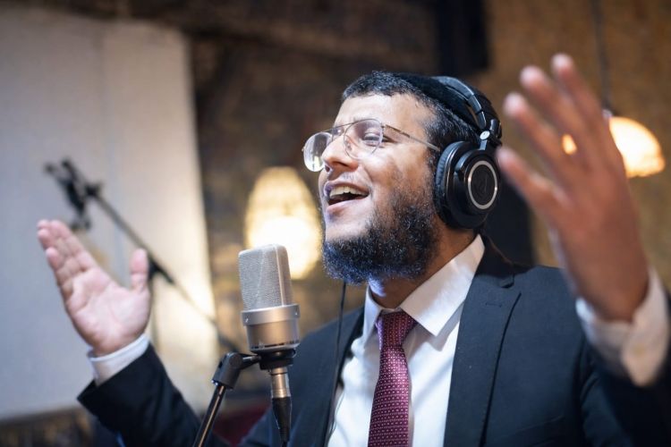 לא מפסיק לשמוח